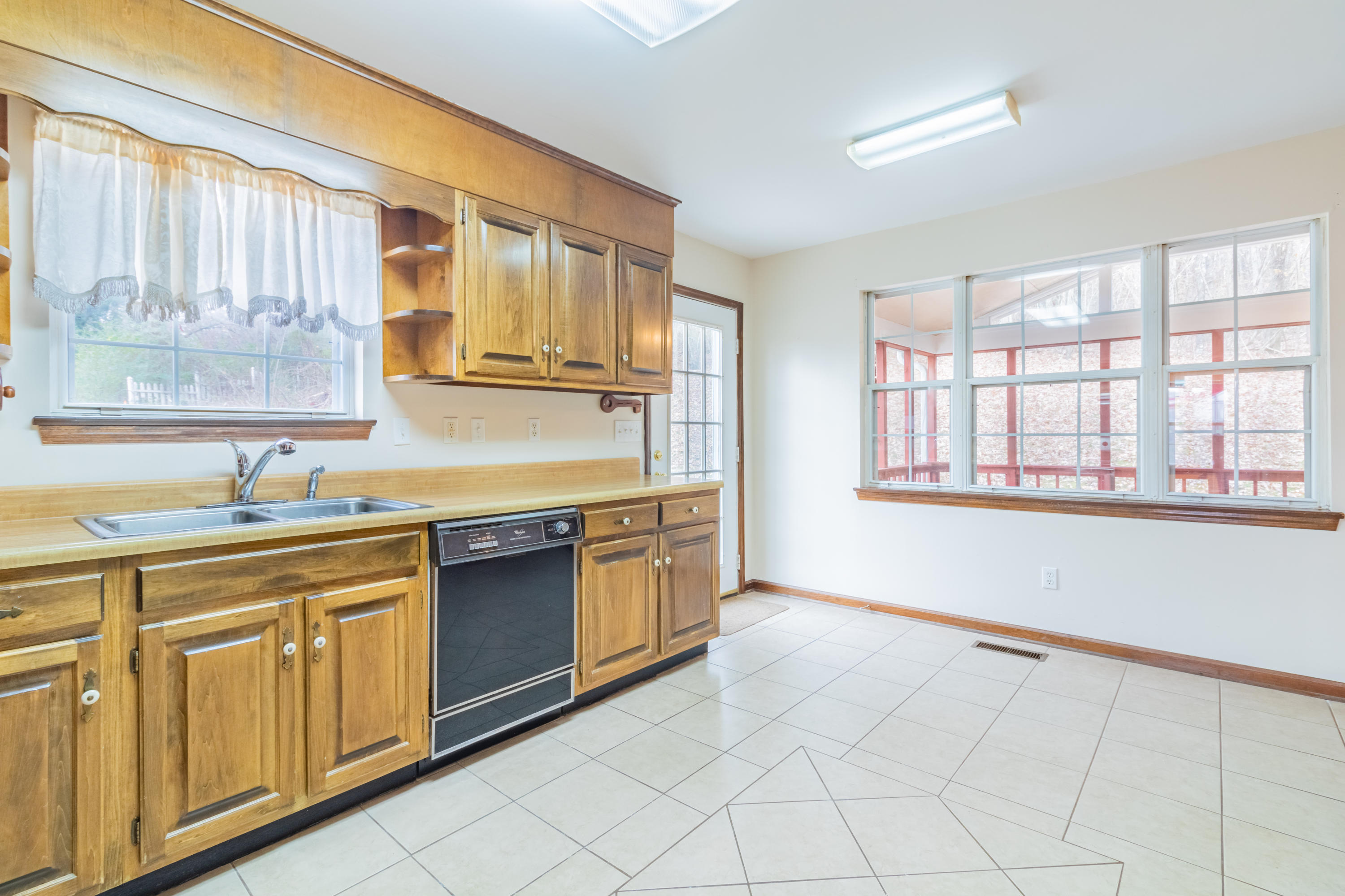 6085 Browntown Road Chattanooga, TN 37415 - Photo 18 of 44 6085-Browntown-High-Res-Photos-30