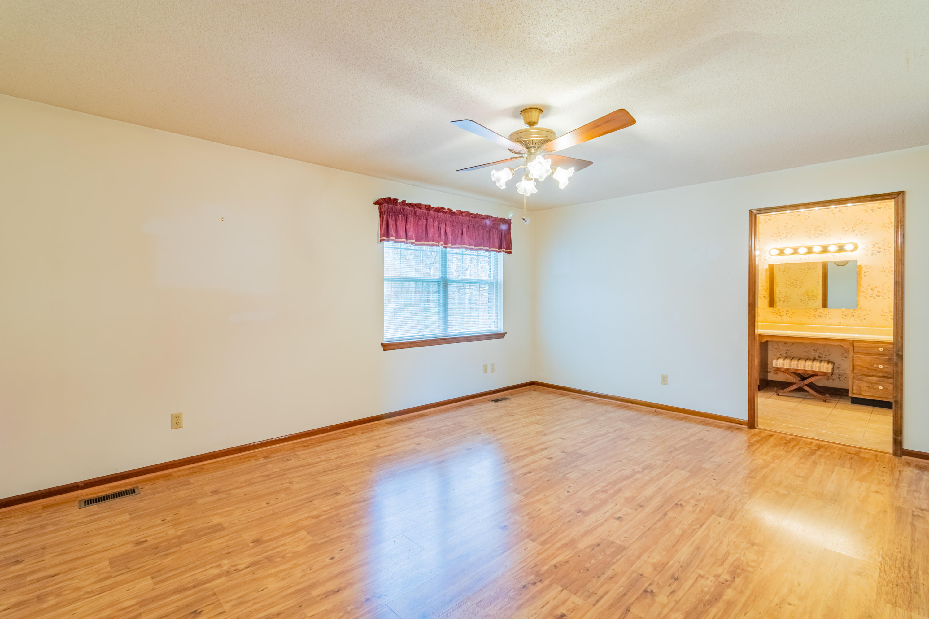 6085 Browntown Road Chattanooga, TN 37415 - Photo 22 of 44 6085-Browntown-High-Res-Photos-22