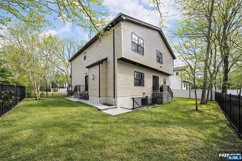 129 Rivervale Road River Vale, NJ 07675 - Photo 5 of 29