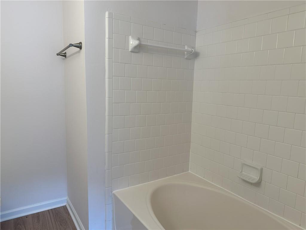 4162 Howell Park Road Duluth, GA 30096 - Photo 10 of 16 a bathroom with a bathtub