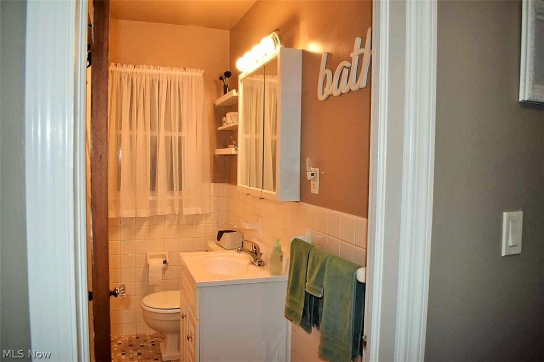 2121 Lorimer Road Cleveland, OH 44134 - Photo 12 of 33