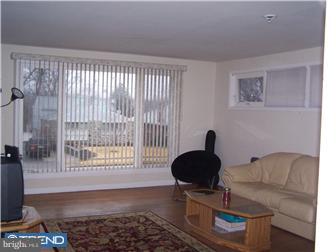 2352 Poplar Road Havertown, PA 19083 - Photo 2 of 12 Living Room