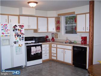 2352 Poplar Road Havertown, PA 19083 - Photo 5 of 12 Kitchen