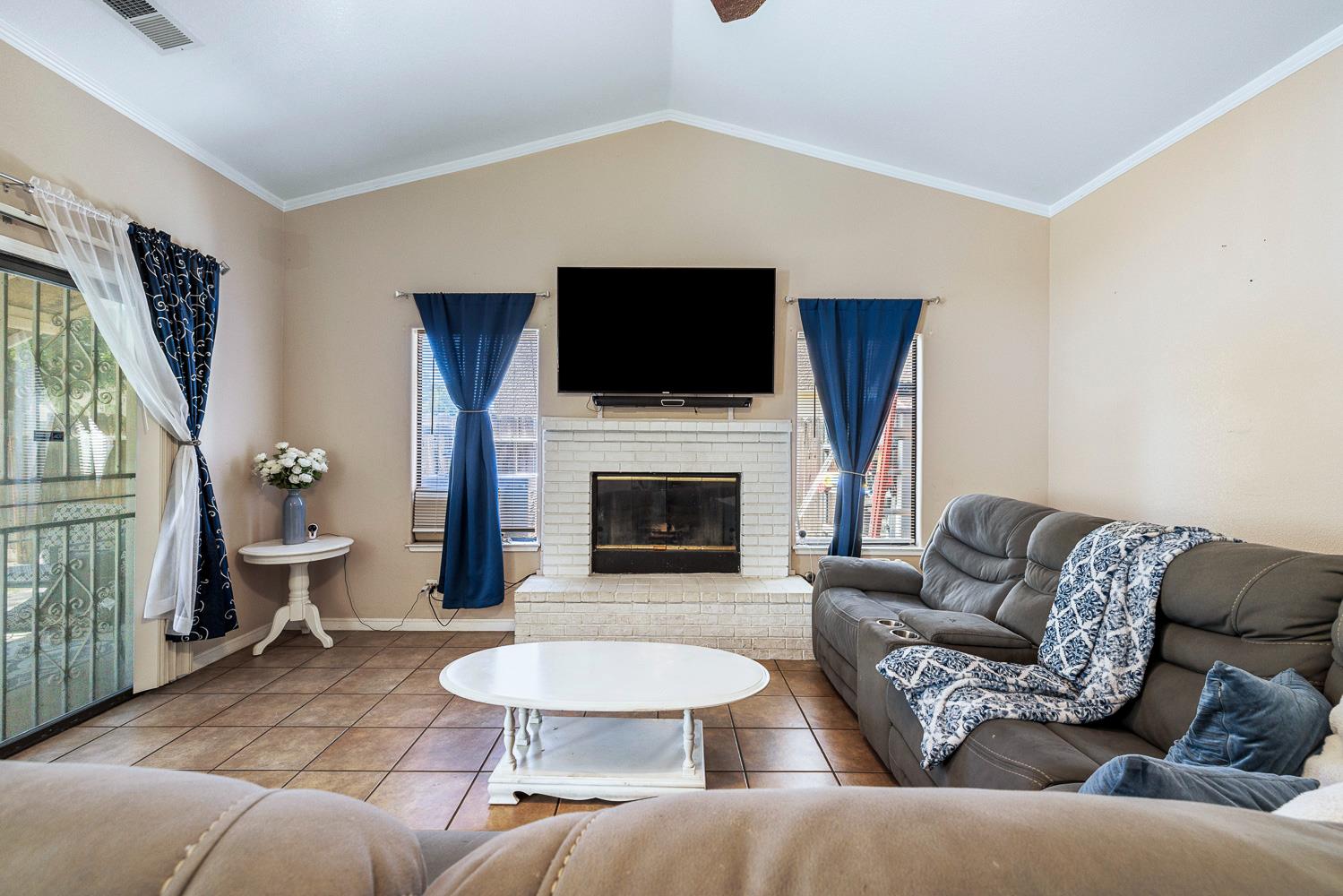 809 Alpha Street Tulare, CA 93274 - Photo 6 of 31