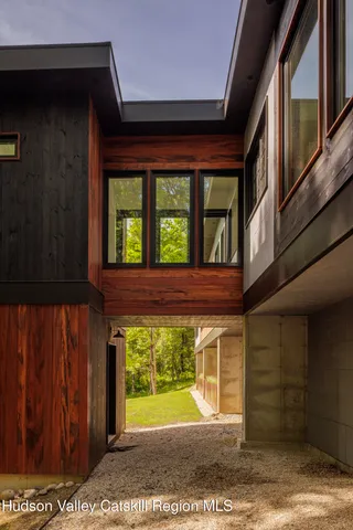 $2,325,000 | 490 Old Rte 82, Elizaville, NY 12523