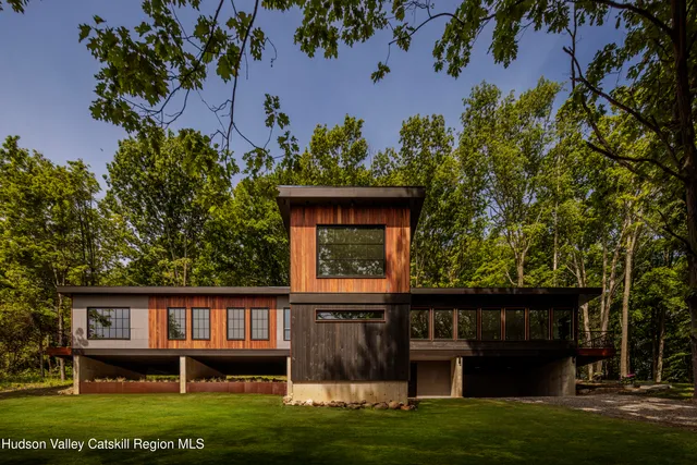 $2,325,000 | 490 Old Rte 82, Elizaville, NY 12523