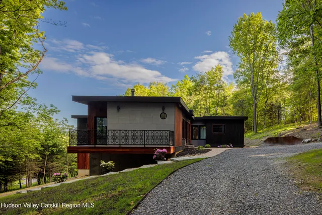 $2,325,000 | 490 Old Rte 82, Elizaville, NY 12523