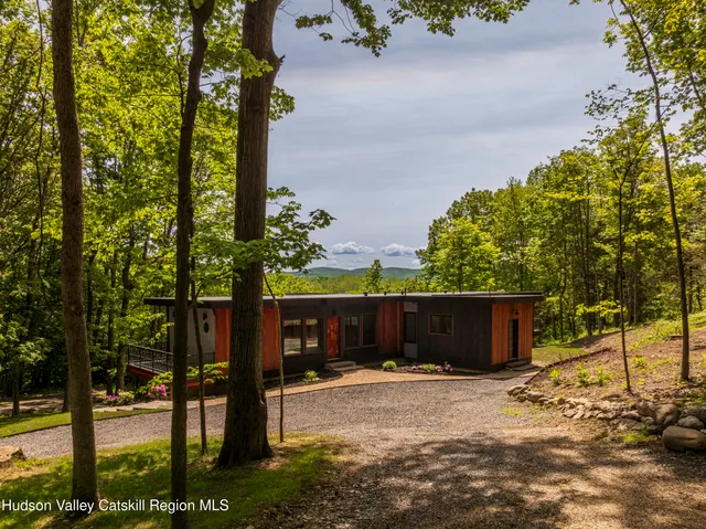 $2,325,000 | 490 Old Rte 82, Elizaville, NY 12523