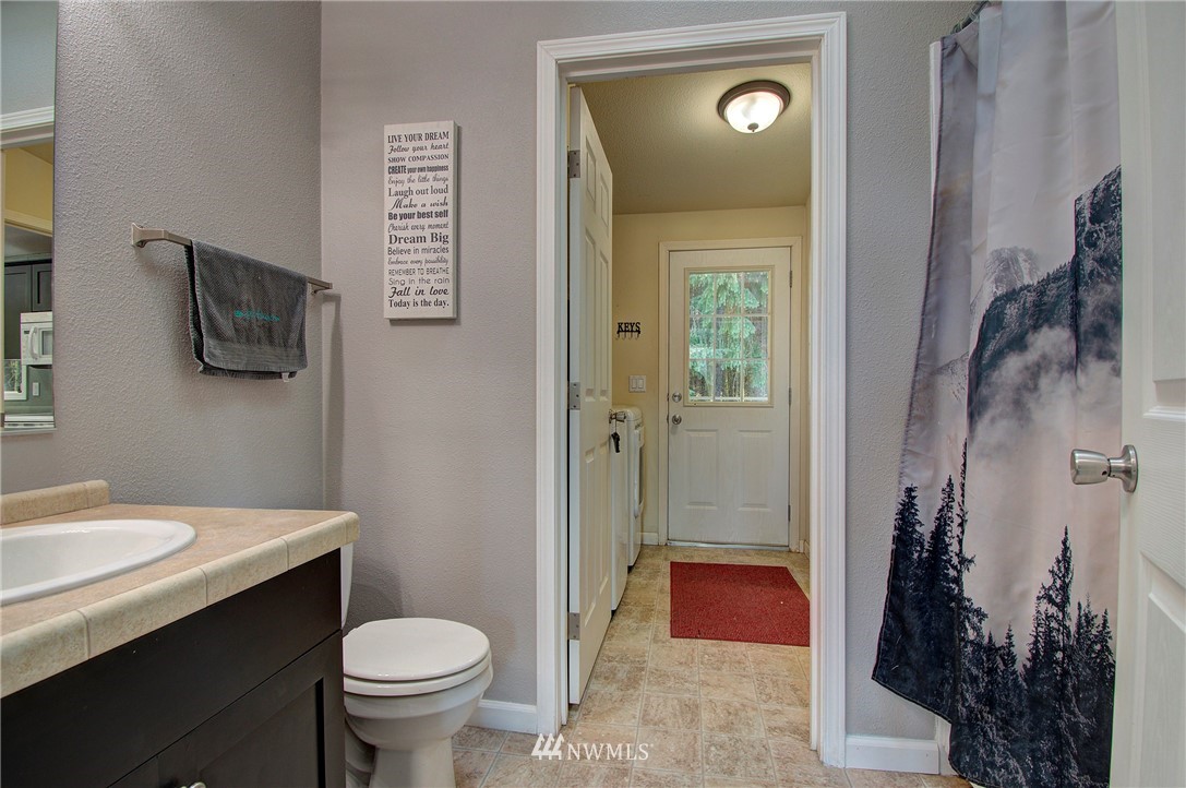 595 Nevil Road Winlock, WA 98596 - Photo 15 of 34 a bathroom with a sink toilet and shower