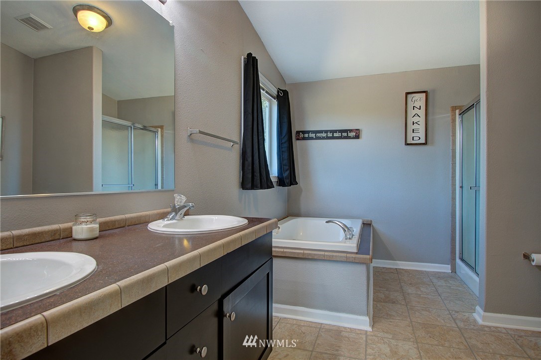 595 Nevil Road Winlock, WA 98596 - Photo 20 of 34 a bathroom with a sink and a mirror