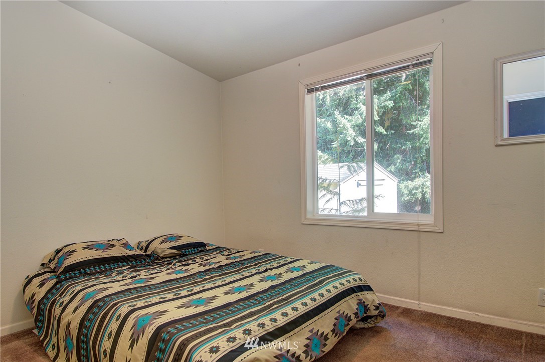 595 Nevil Road Winlock, WA 98596 - Photo 23 of 34 a bedroom with a bed and a window