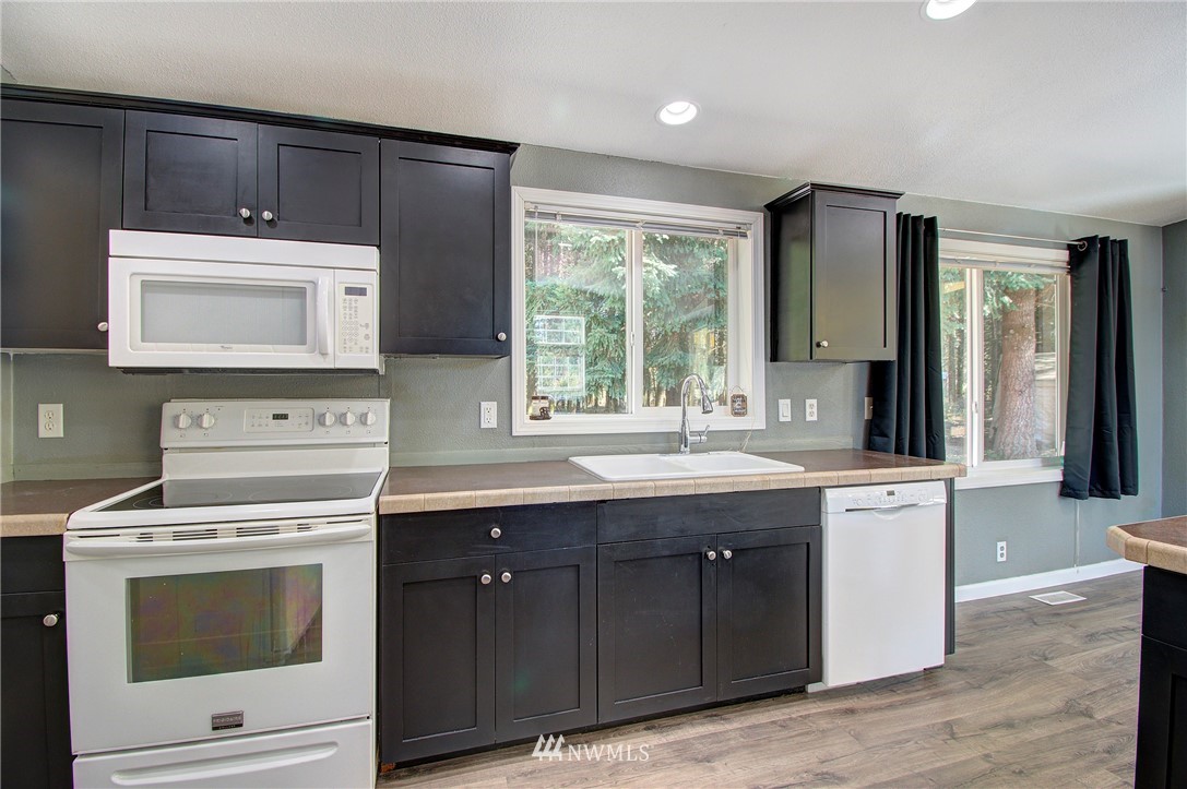 595 Nevil Road Winlock, WA 98596 - Photo 8 of 34 a kitchen with a stove sink and microwave