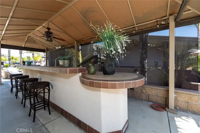 a view of an outdoor space with sitting space