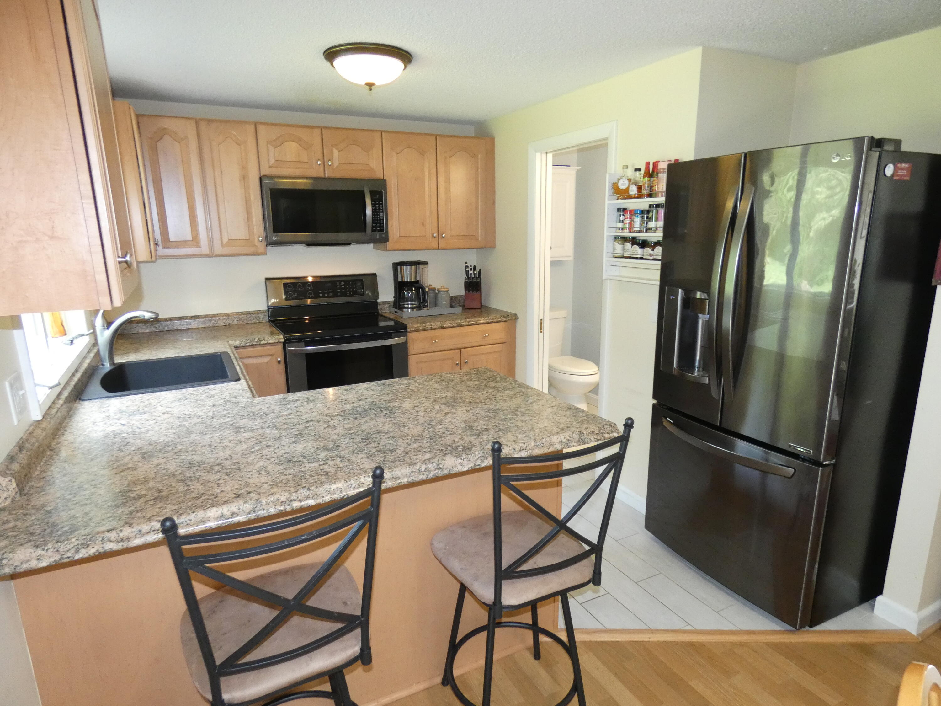 17 Graham Road, Unit 1 Westbrook, ME 04092 - Photo 19 of 33 Kitchen & Breakfast Bar
