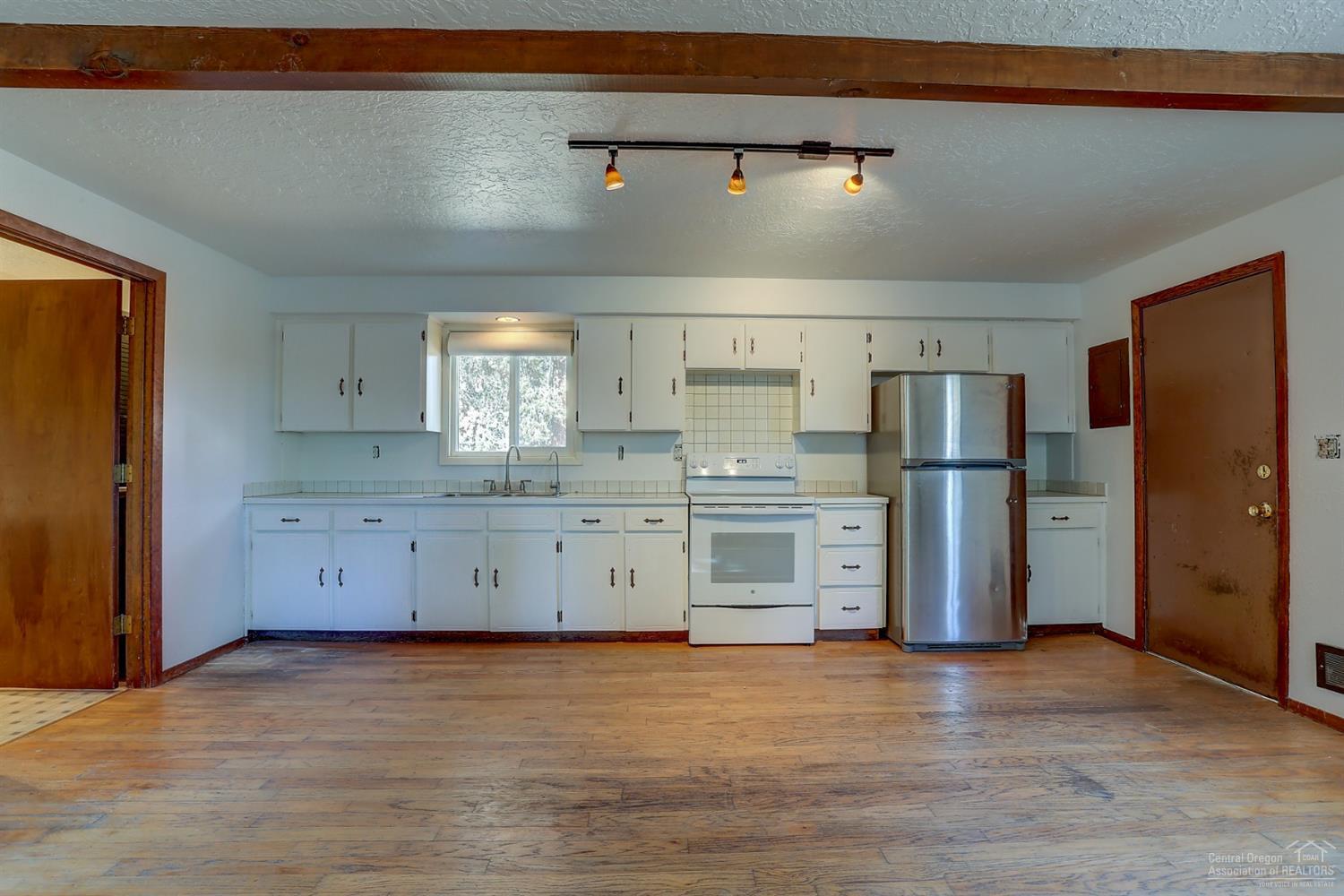 17390 Wells Road Bend, OR 97707 - Photo 5 of 25 Additional Photo