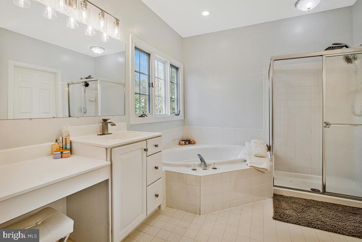 3421 Swallowtail Court Edgewater, MD 21037 - Photo 36 of 79 Primary Bath with Soaking Tub & Walkin Shower