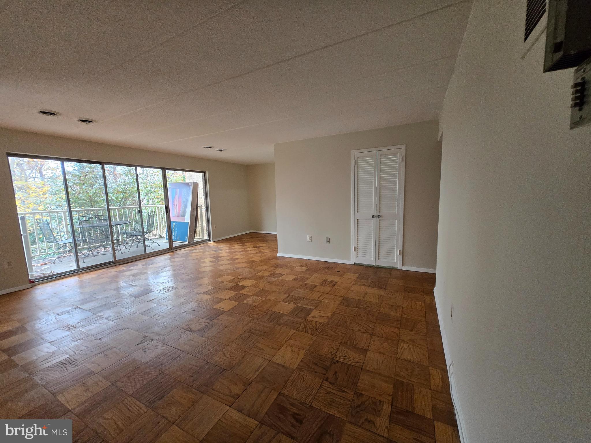 2614 Fort Farnsworth Road, Unit 254 Alexandria, VA 22303 - Photo 5 of 11 a view of an empty room with a window