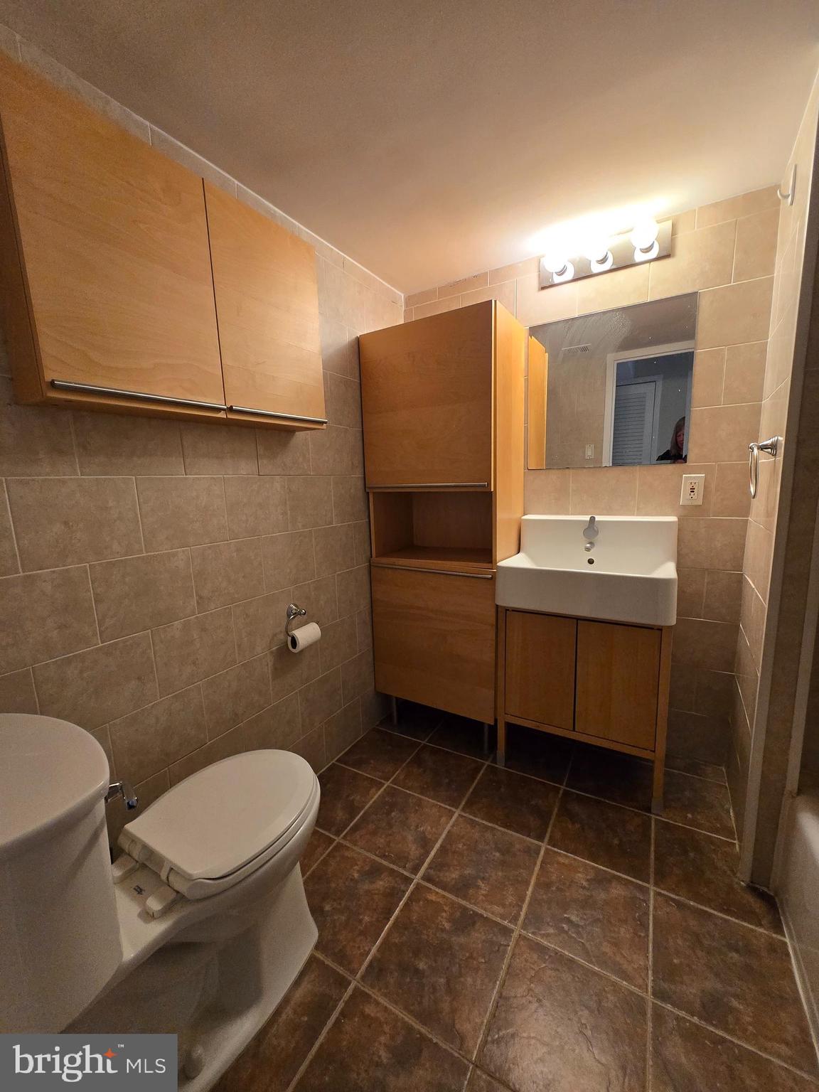 2614 Fort Farnsworth Road, Unit 254 Alexandria, VA 22303 - Photo 8 of 11 a bathroom with a toilet a sink and mirror