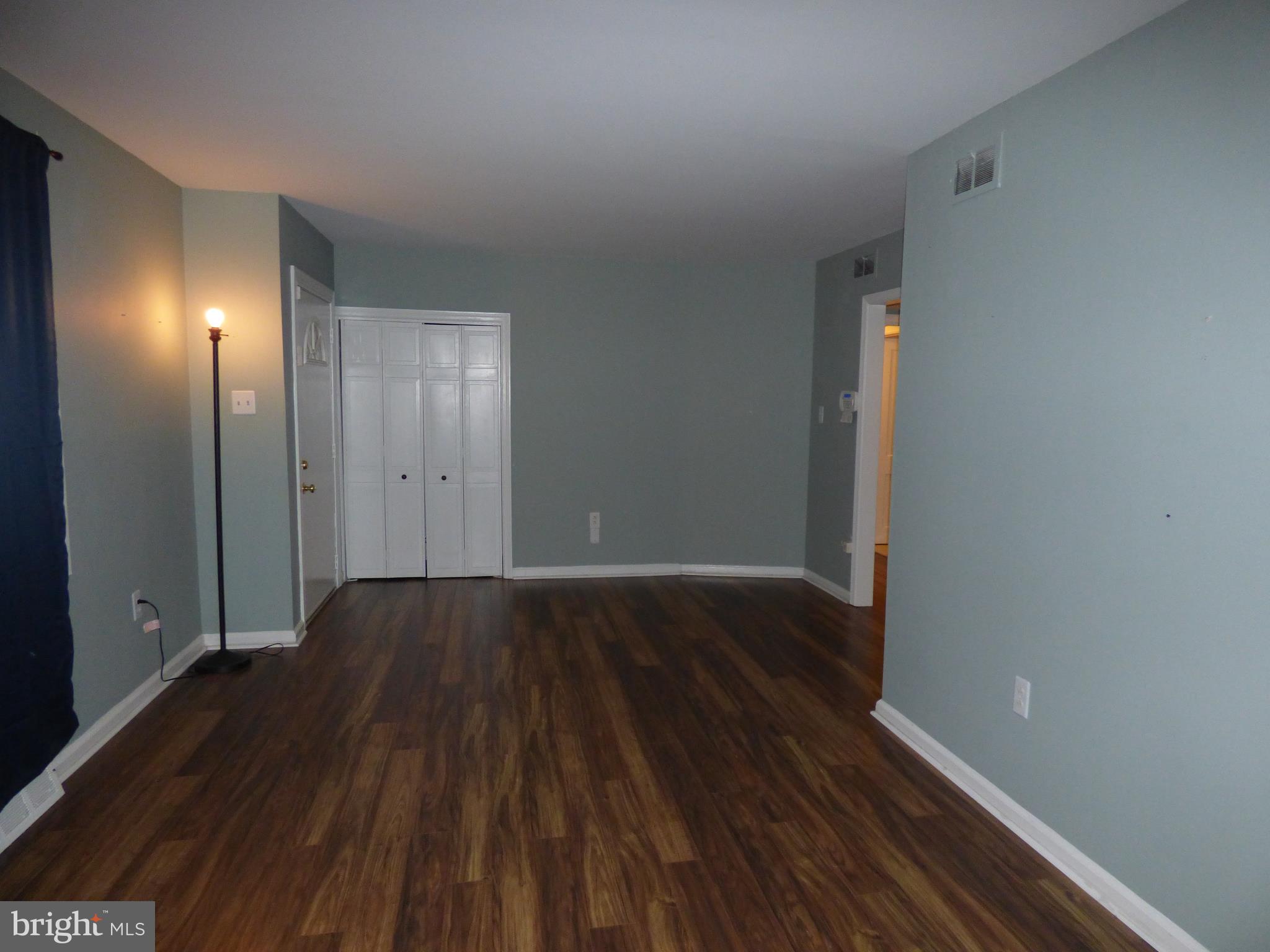 15 Paul Road New Castle, DE 19720 - Photo 3 of 15 Living Room