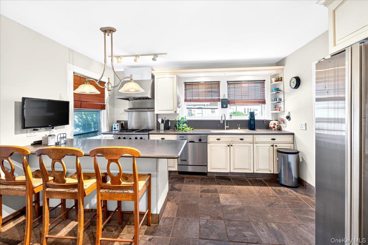 81 Oak Road Bayport, NY 11705 - Photo 23 of 28 Gallery Image 23