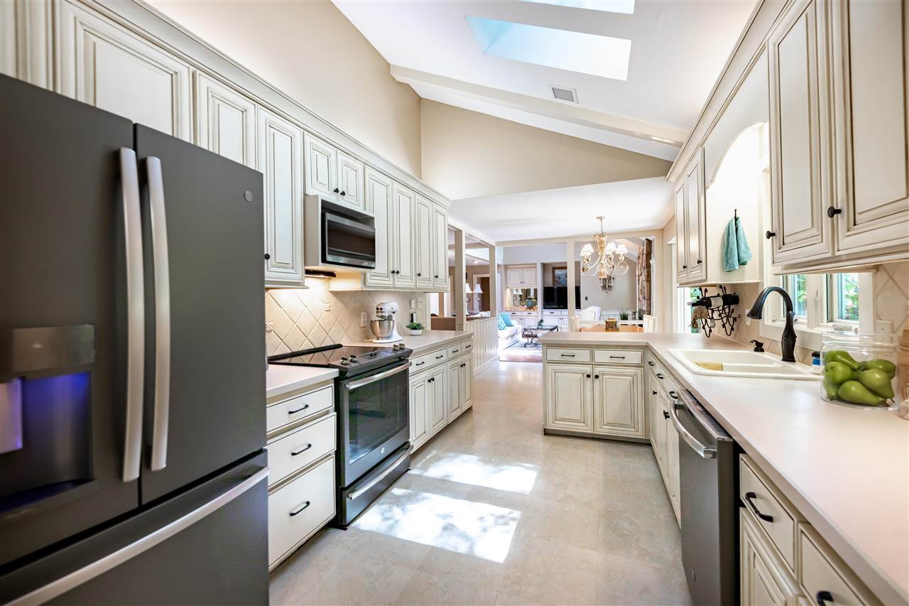 7931 Netherlands Drive Raleigh, NC 27606 - Photo 10 of 26 Kitchen