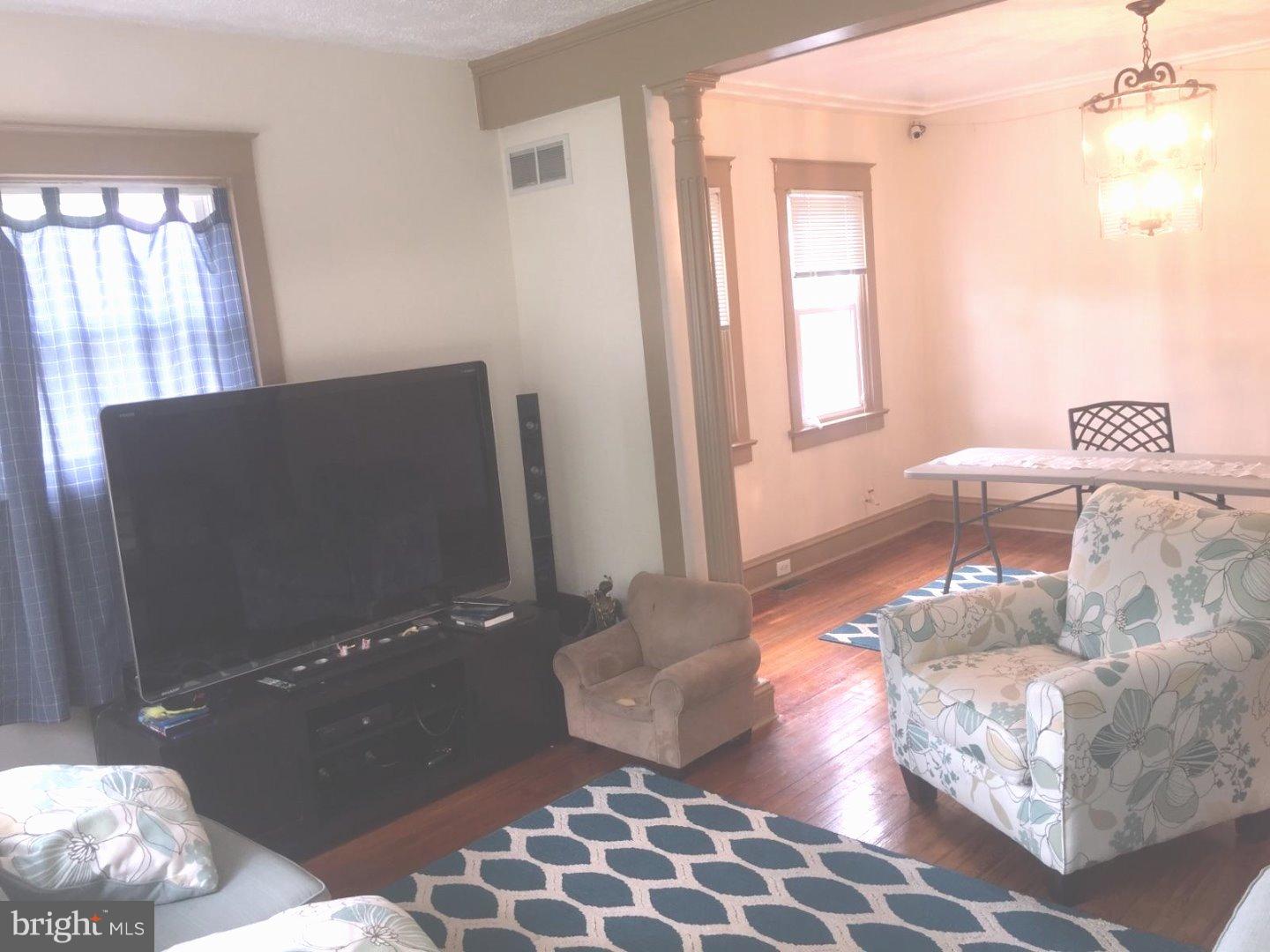 131 Mill Road Norristown, PA 19401 - Photo 21 of 25 Living Room