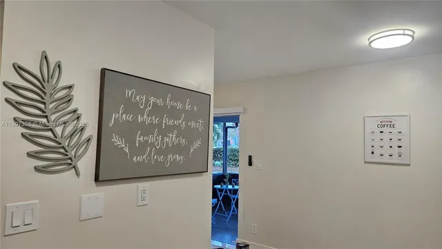 a view of entryway with a wall