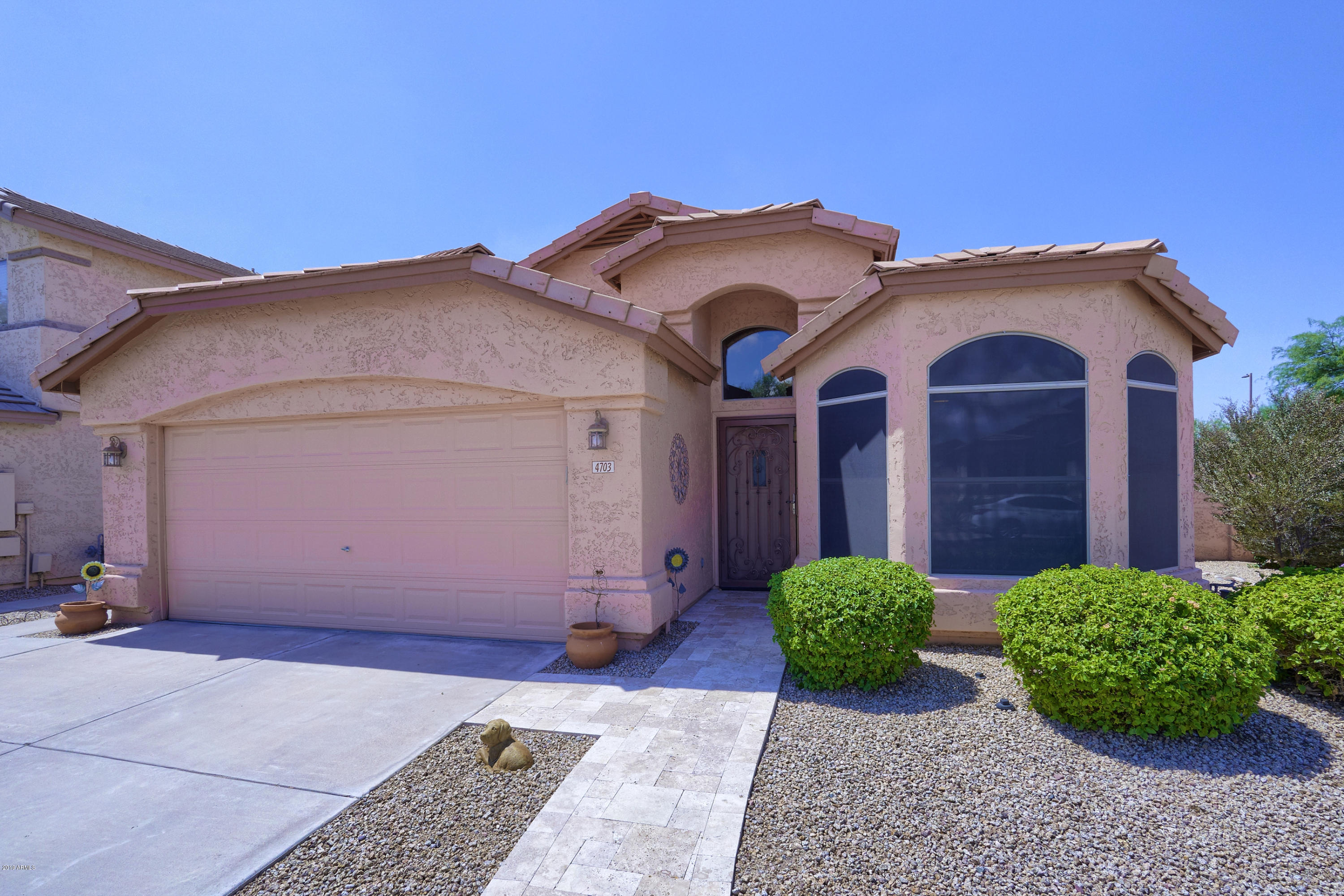 4703 East Swilling Road Phoenix, AZ 85050 - Photo 7 of 26 Front