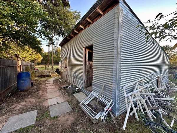 a view of a chairs and table in backyard