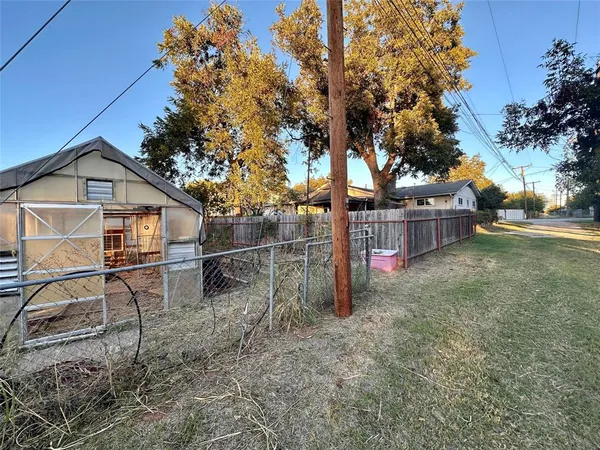 $217,000 | 107 North Arkansas Street, Seymour, TX 76380