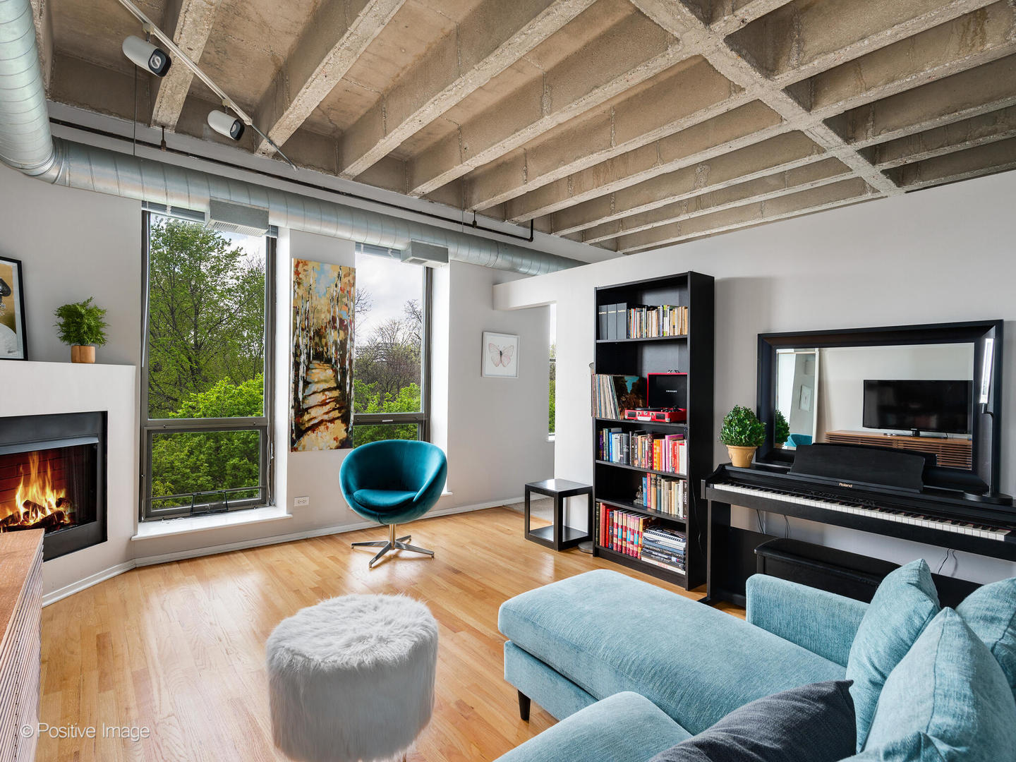 811 South Lytle Street, Unit 303 Chicago, IL 60607 - Photo 11 of 17 a living room with furniture and a fireplace