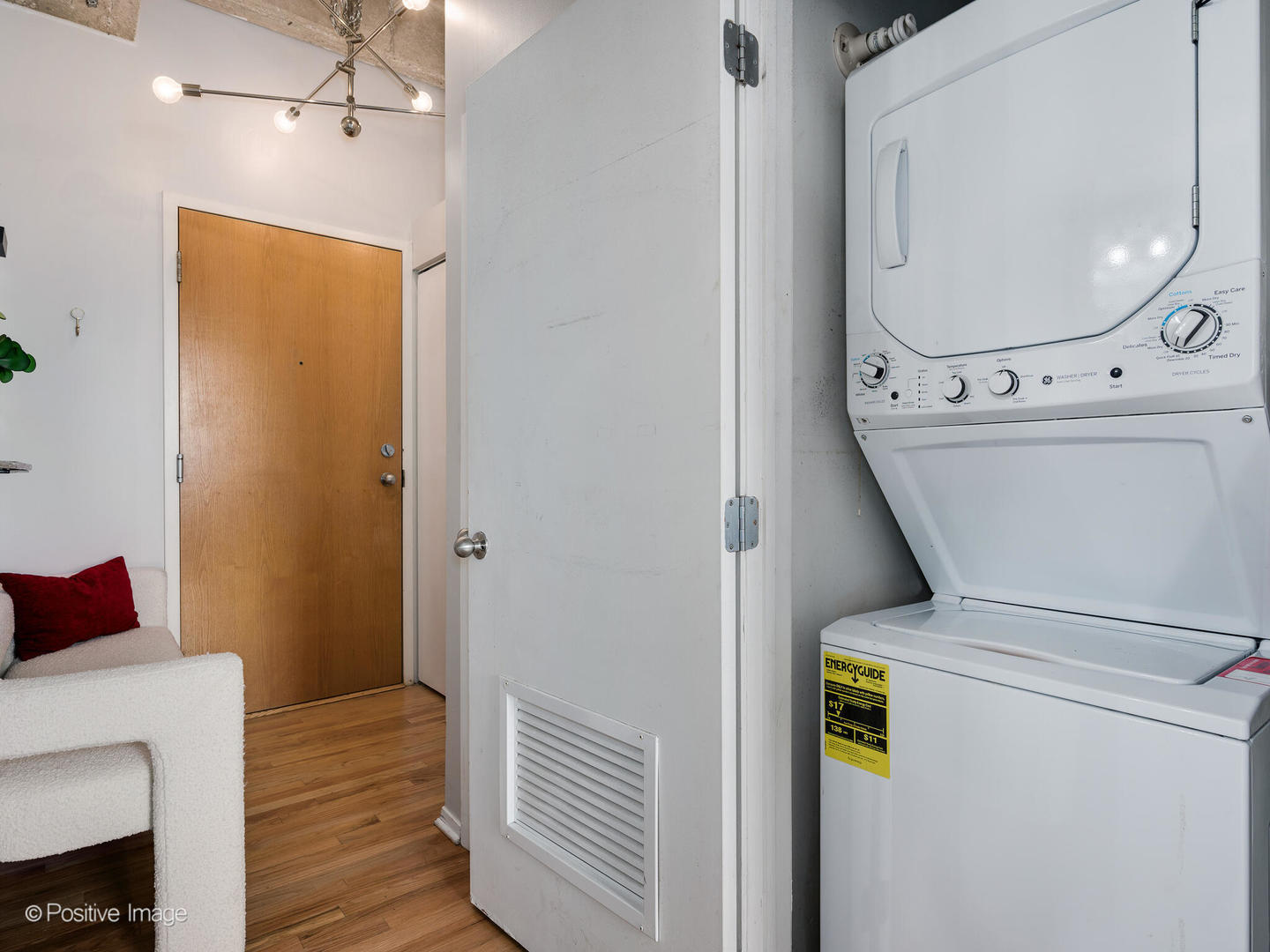 811 South Lytle Street, Unit 303 Chicago, IL 60607 - Photo 16 of 17 a bathroom with a sink and a mirror