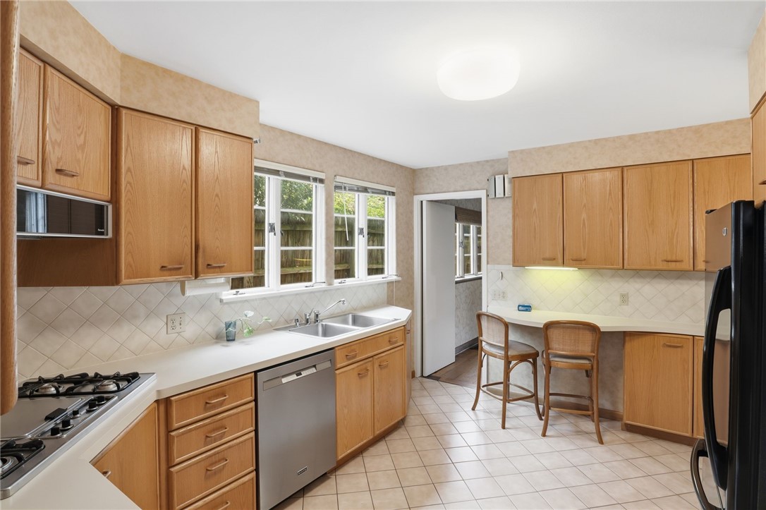 125 Summit Drive Rochester, NY 14620 - Photo 15 of 50