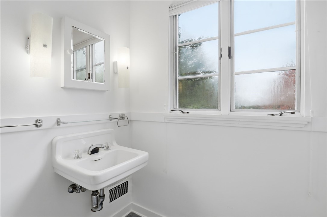 125 Summit Drive Rochester, NY 14620 - Photo 41 of 50