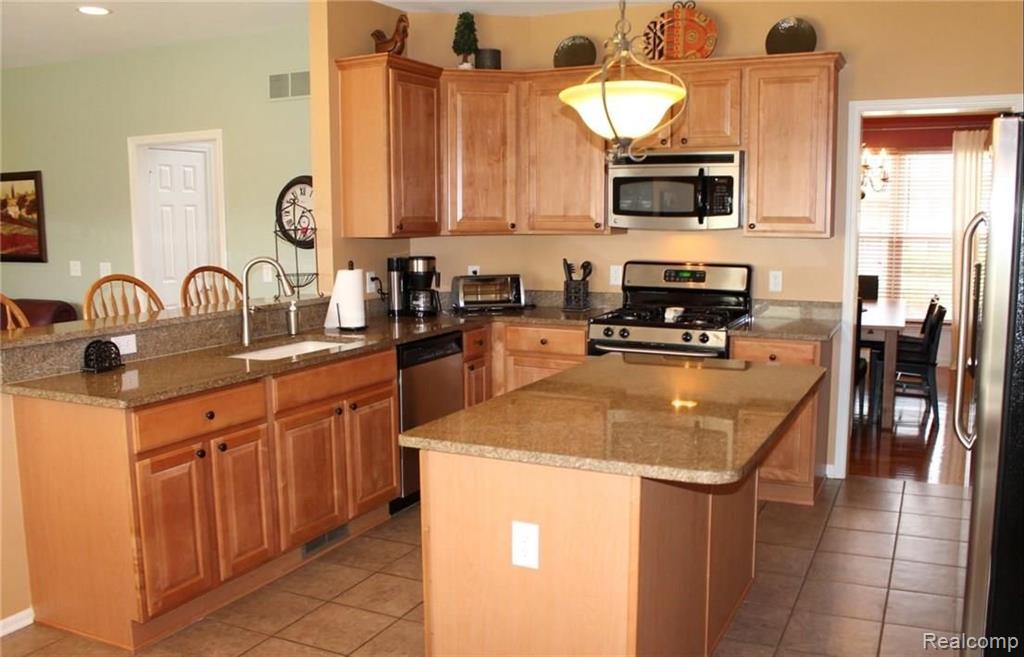 49577 Potomac Road Canton, MI 48188 - Photo 14 of 47