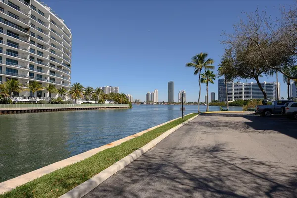 $5,650 | 3255 Northeast 184th Street, Unit 12101, Aventura, FL 33160