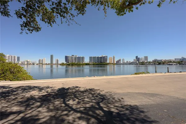 $5,650 | 3255 Northeast 184th Street, Unit 12101, Aventura, FL 33160