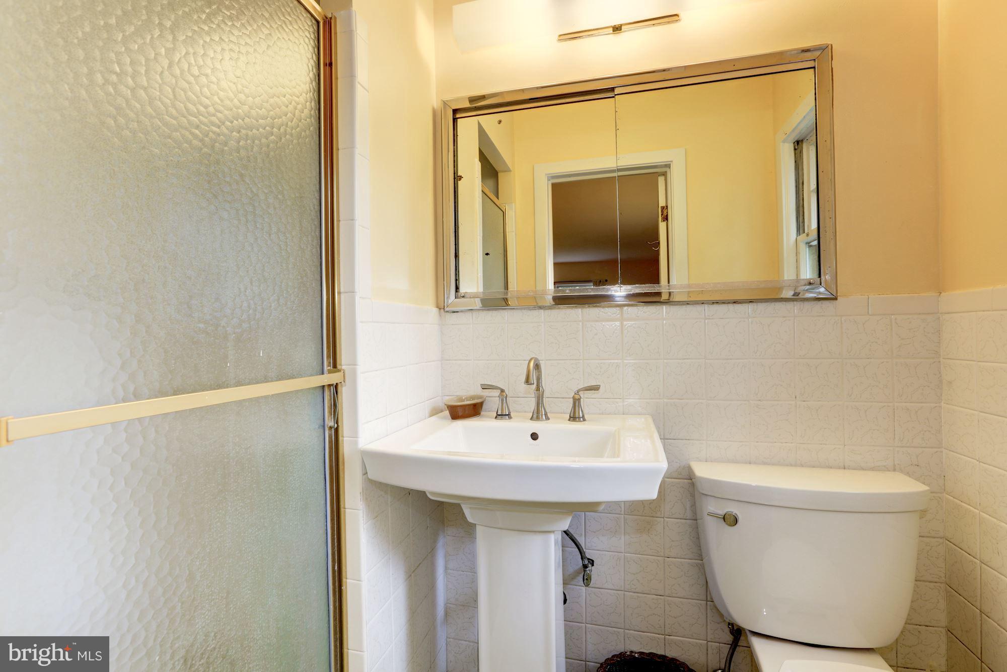 21210 Peach Tree Road Dickerson, MD 20842 - Photo 16 of 30 Bath (Master)