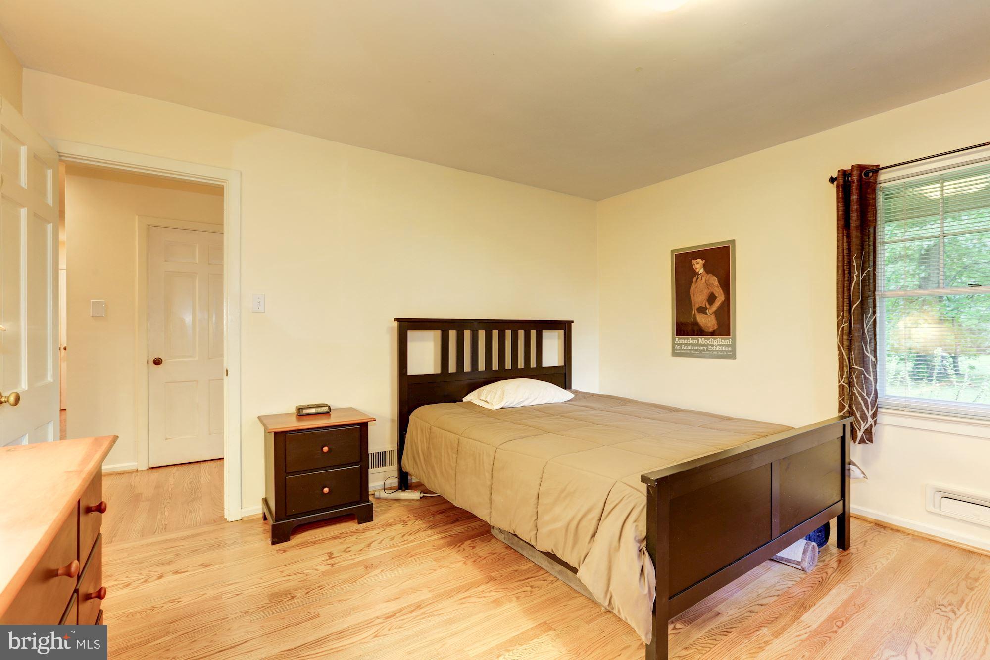 21210 Peach Tree Road Dickerson, MD 20842 - Photo 18 of 30 Second first level bedroom