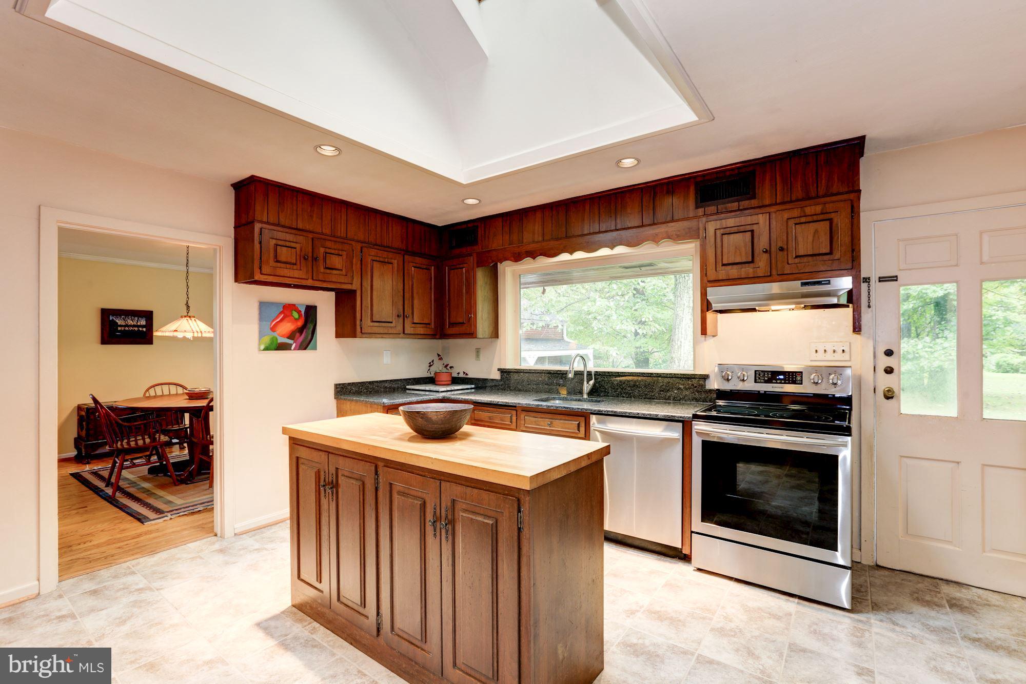 21210 Peach Tree Road Dickerson, MD 20842 - Photo 10 of 30 Updated kitchen