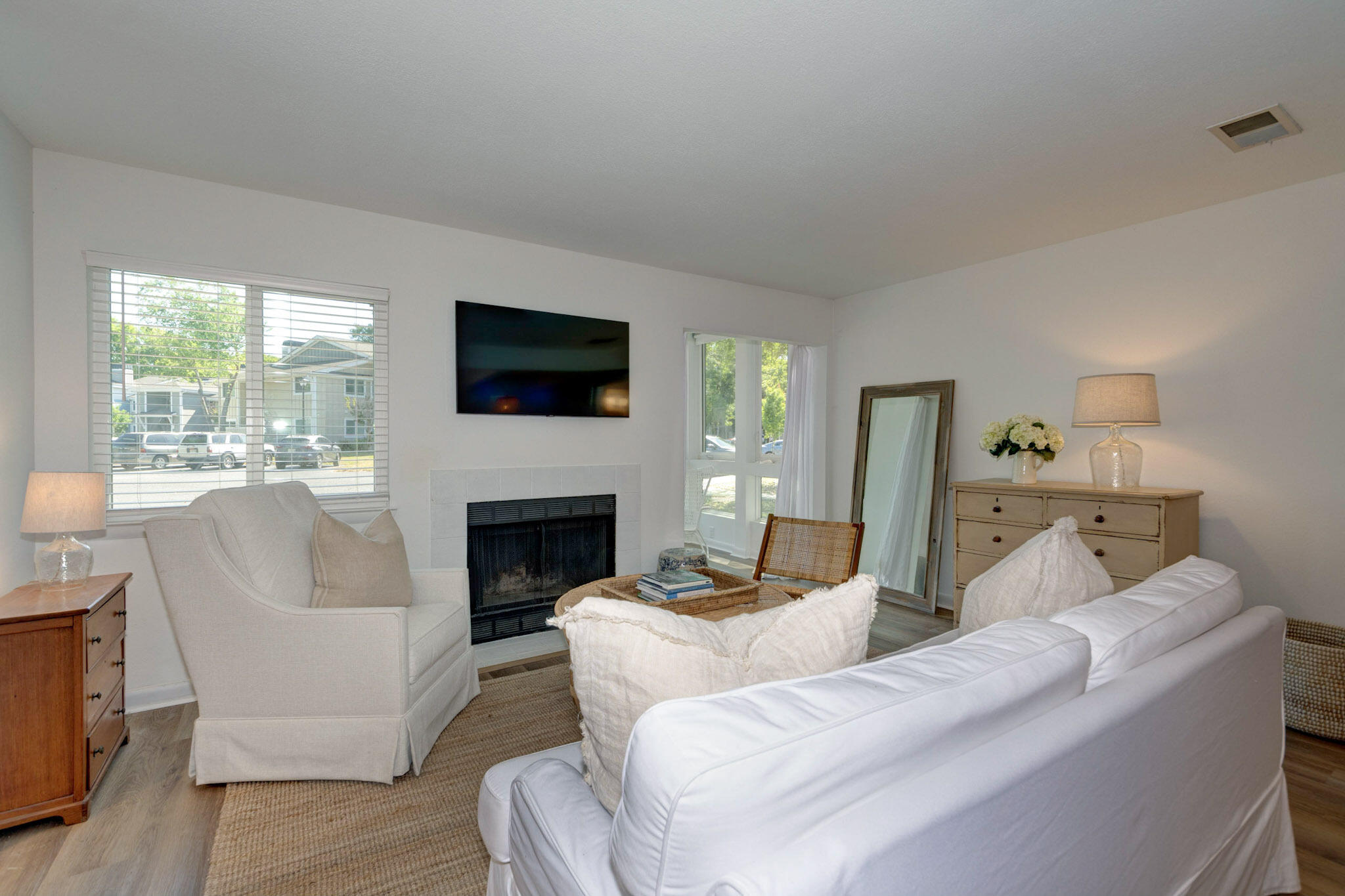 272 Alexandra Drive, Unit 1 Mount Pleasant, SC 29464 - Photo 4 of 30 13-DSC_6452_3_4_5_6