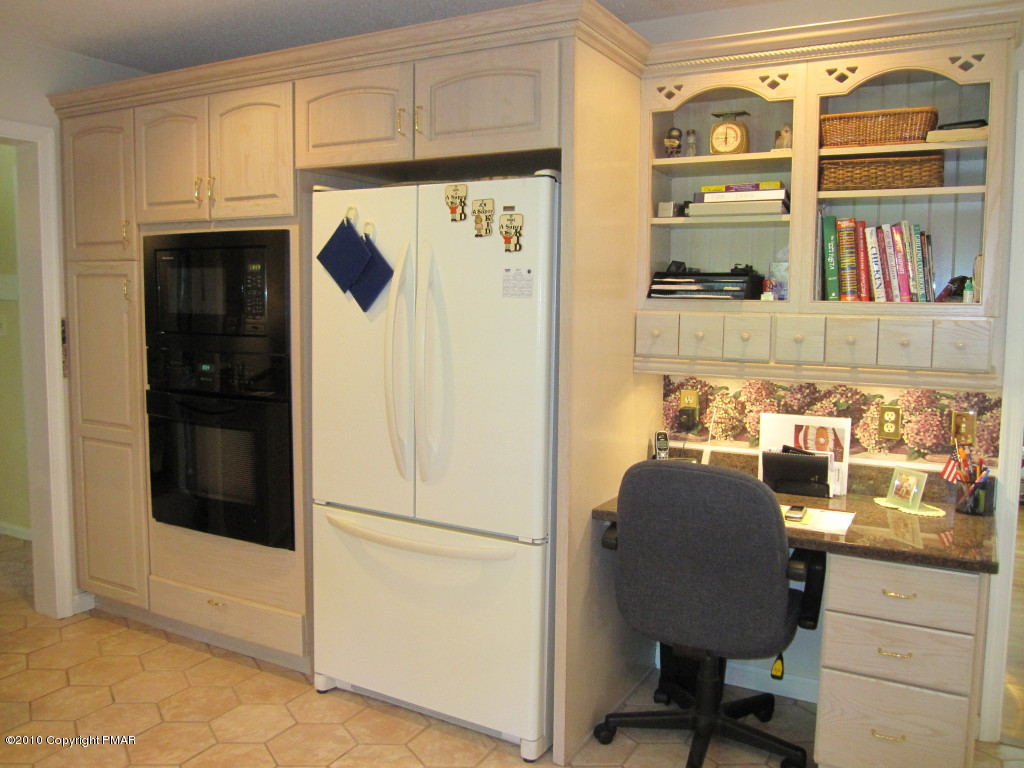 341 Tara Hill Road Bartonsville, PA 18321 - Photo 12 of 23 a workspace with cabinets