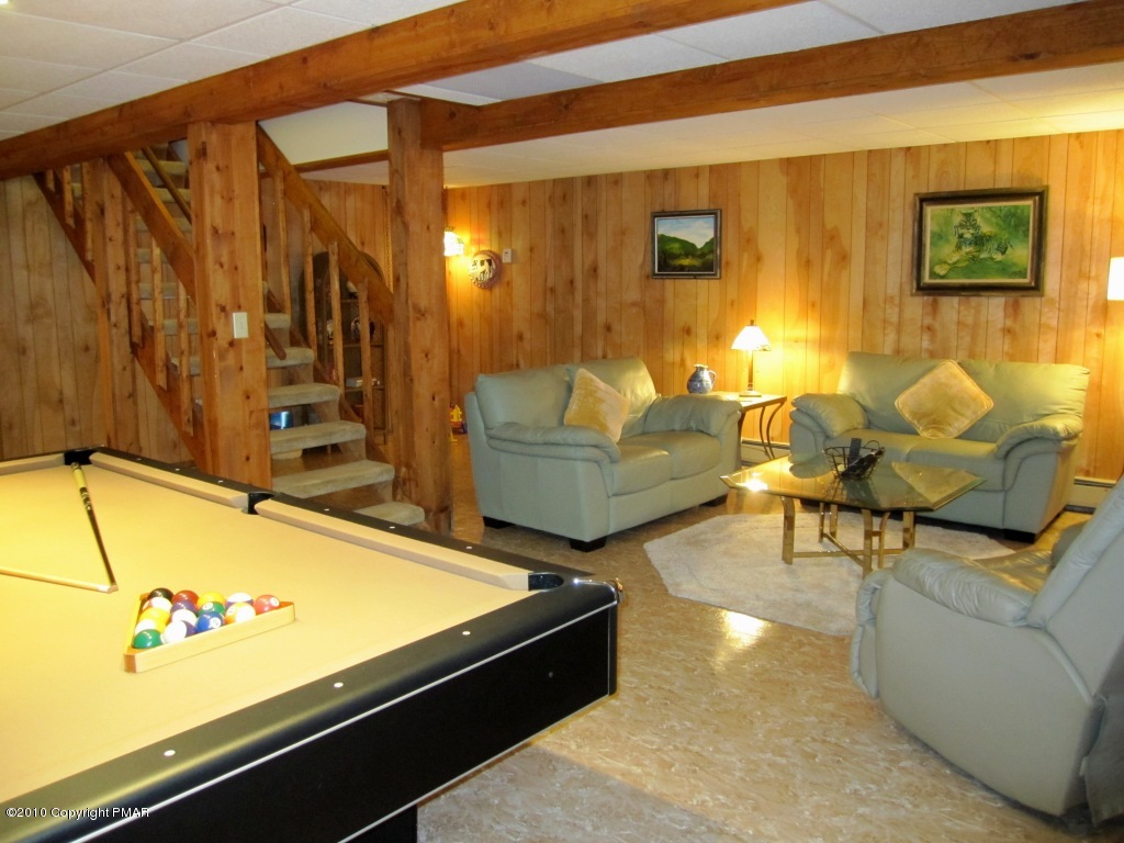 341 Tara Hill Road Bartonsville, PA 18321 - Photo 18 of 23 a living room with furniture