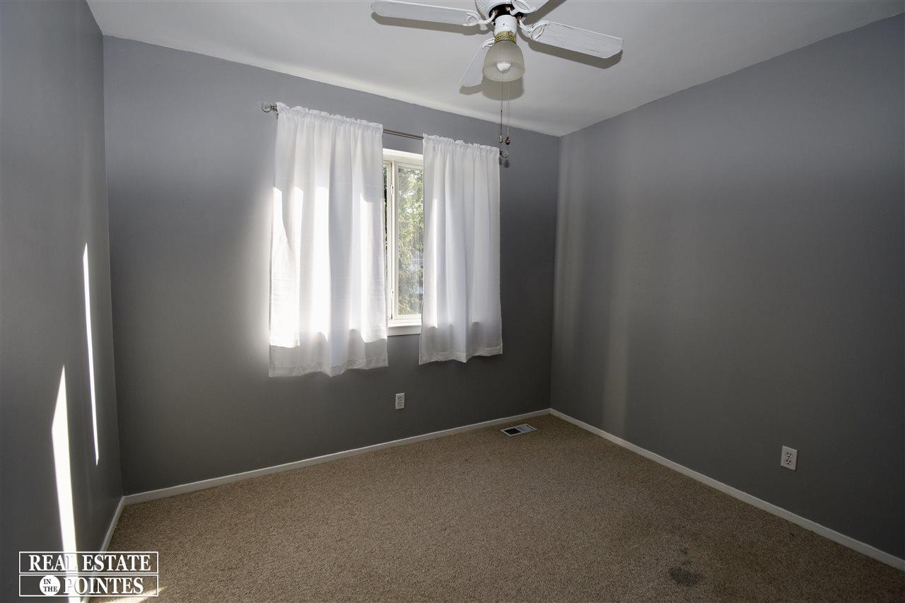 2118 Hampton Road Grosse Pointe Woods, MI 48236 - Photo 18 of 45