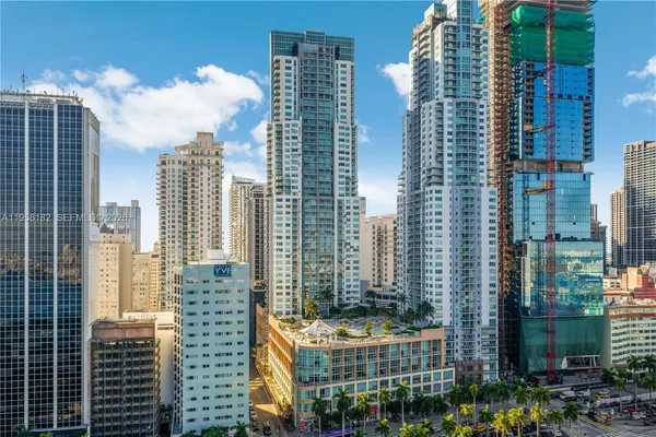 $4,000 | 253 Northeast 2nd Street, Unit 228, Miami, FL 33132