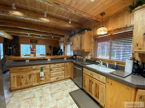 $1,295,000 | 4070 Southgate, Island Park, ID 83429