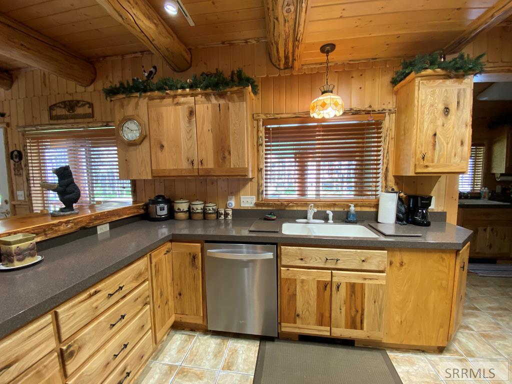 4070 Southgate Island Park, ID 83429 - Photo 19 of 82 Kitchen