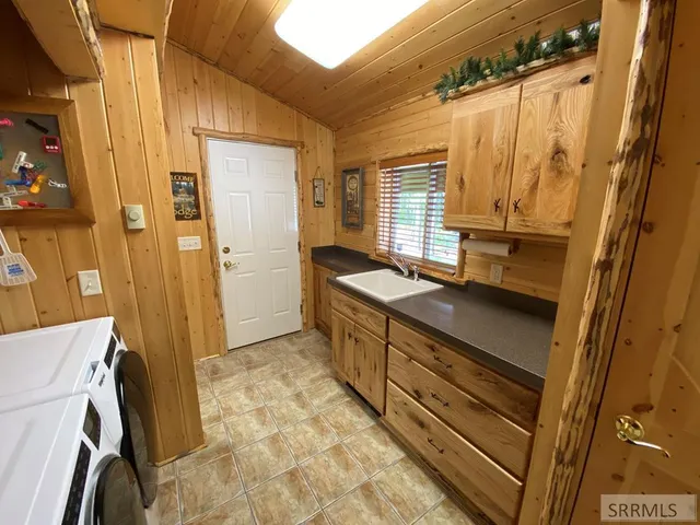 $1,395,000 | 4070 Southgate, Island Park, ID 83429