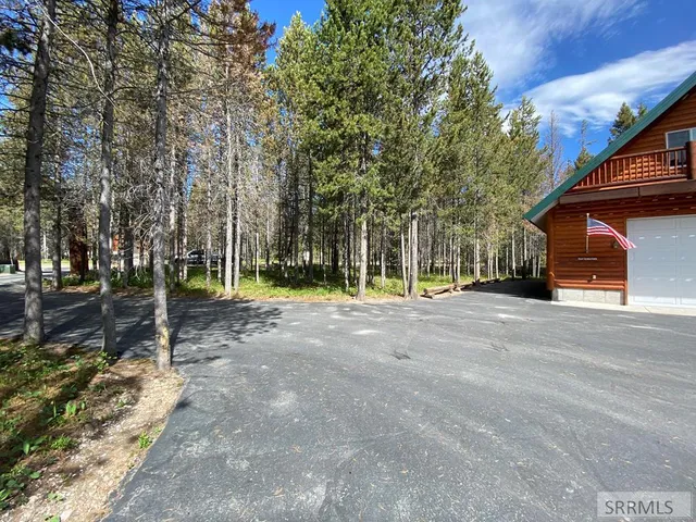 $1,395,000 | 4070 Southgate, Island Park, ID 83429