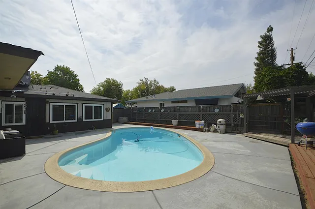 $389,500 | 1708 West Andrews, Fresno, CA 93705